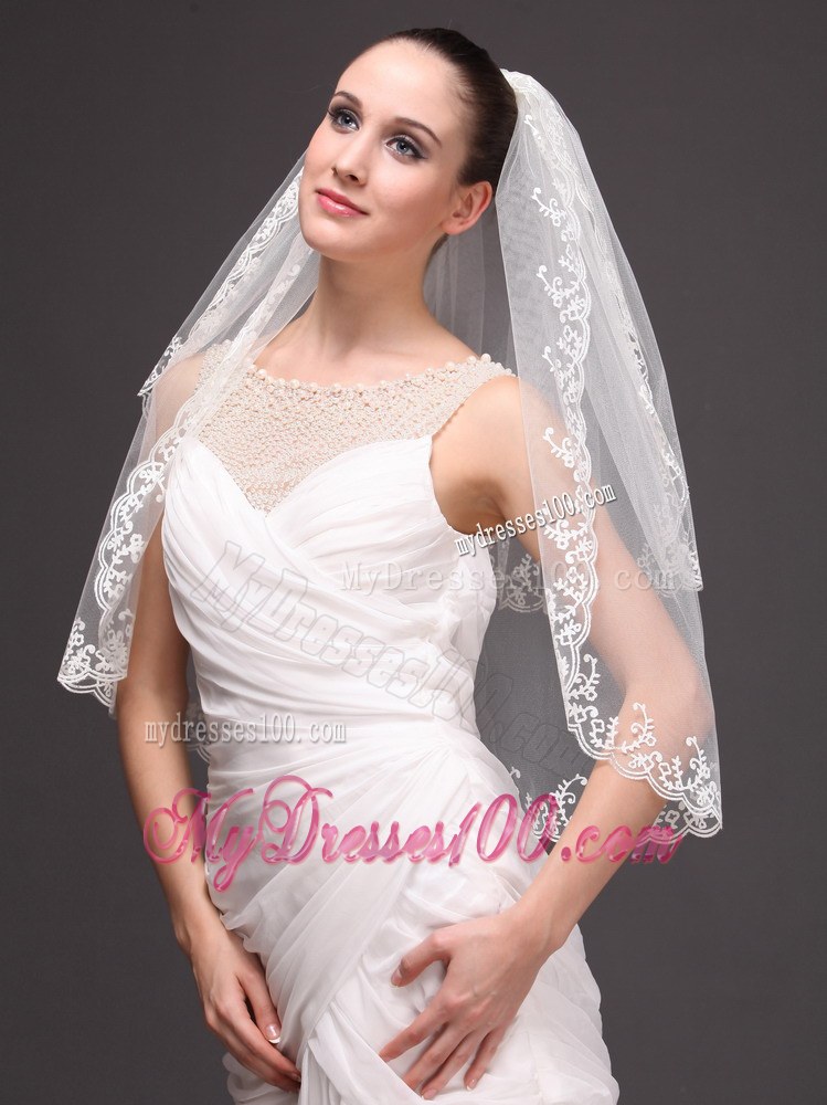 Lace Appliques Two-tier Tulle Graceful Wedding Veil