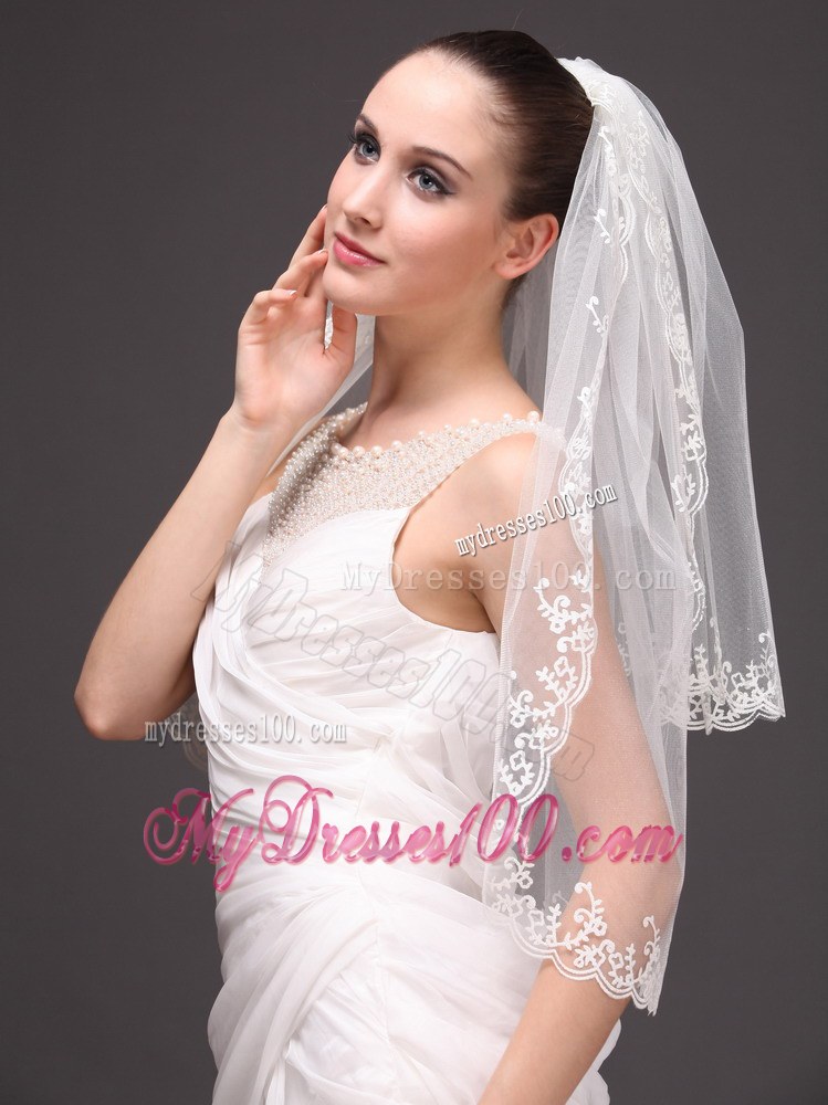 Lace Appliques Two-tier Tulle Graceful Wedding Veil