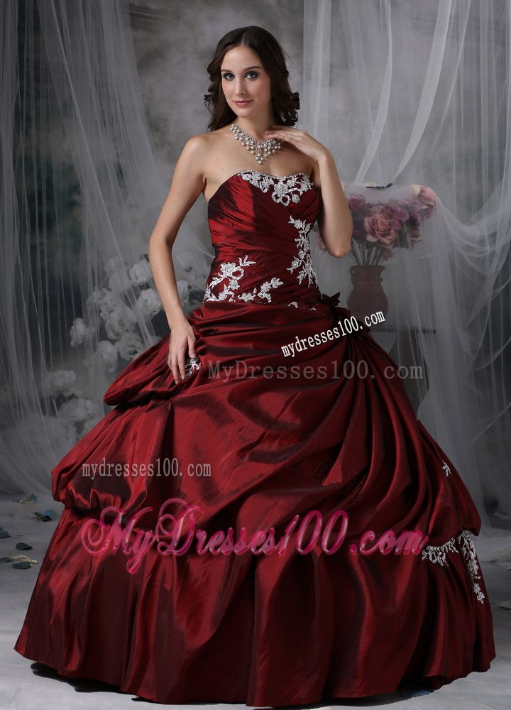 2013 Exquisite Burgundy Strapless Appliques Quinceanera Dress