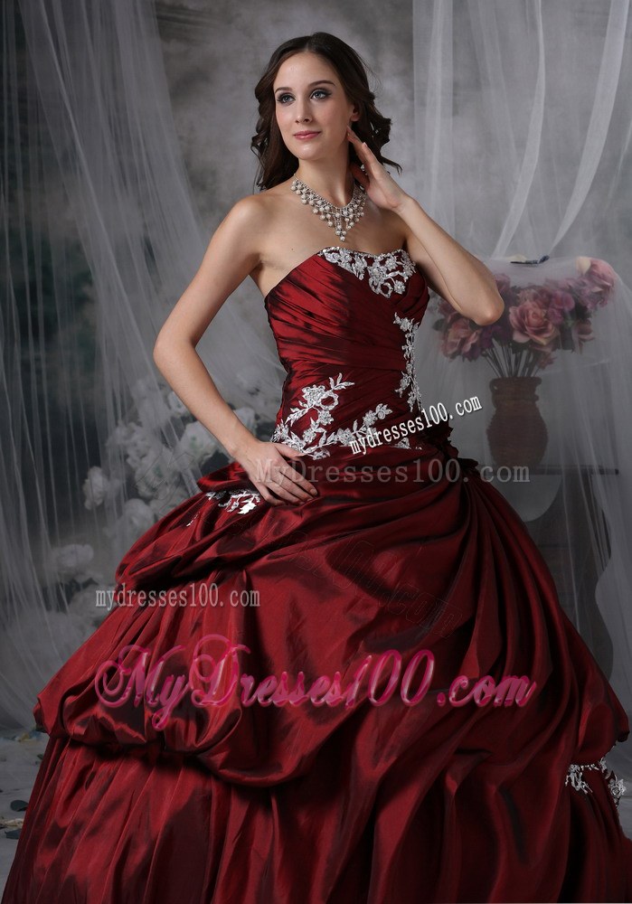 2013 Exquisite Burgundy Strapless Appliques Quinceanera Dress