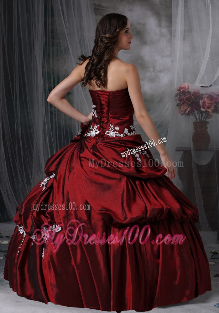 2013 Exquisite Burgundy Strapless Appliques Quinceanera Dress
