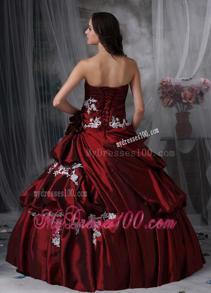 2013 Exquisite Burgundy Strapless Appliques Quinceanera Dress