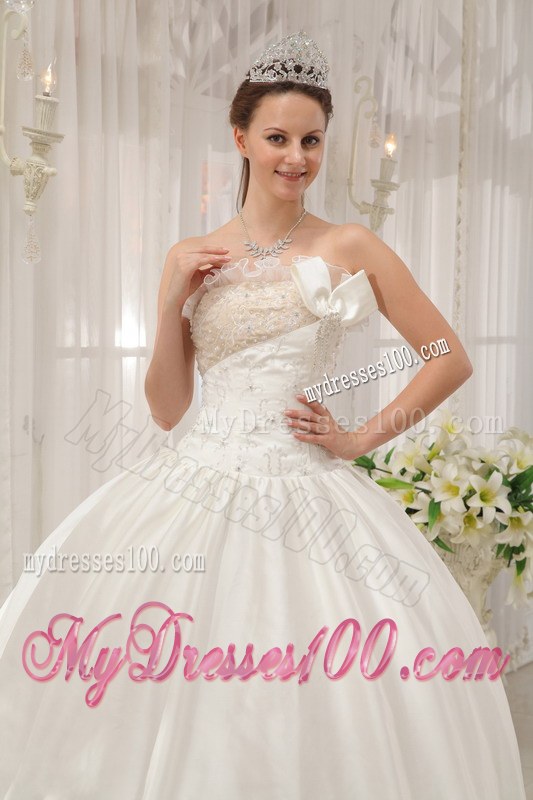 Discounted White Strapless Taffeta Beaded Quinceanera Dress with Embroidery