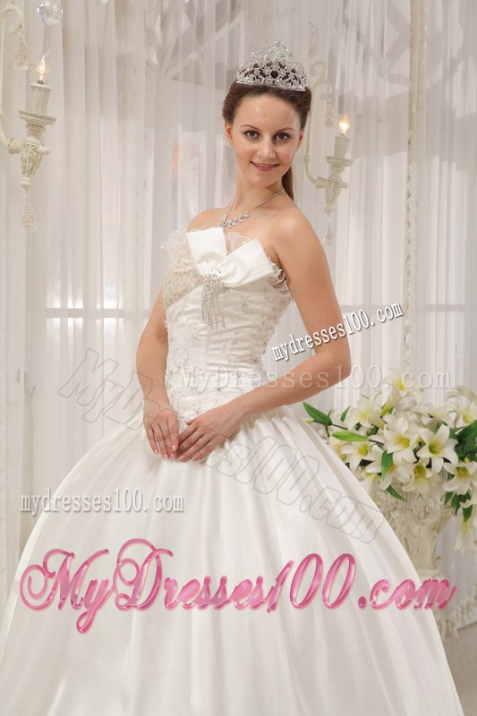 Discounted White Strapless Taffeta Beaded Quinceanera Dress with Embroidery