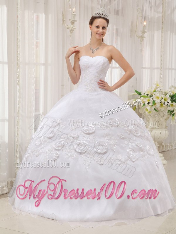 White Sweetheart Flowery Organza Sweet Sixteen Dresses with Appliques