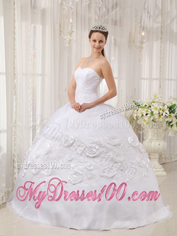 White Sweetheart Flowery Organza Sweet Sixteen Dresses with Appliques