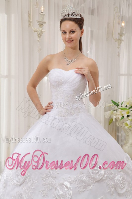 White Sweetheart Flowery Organza Sweet Sixteen Dresses with Appliques