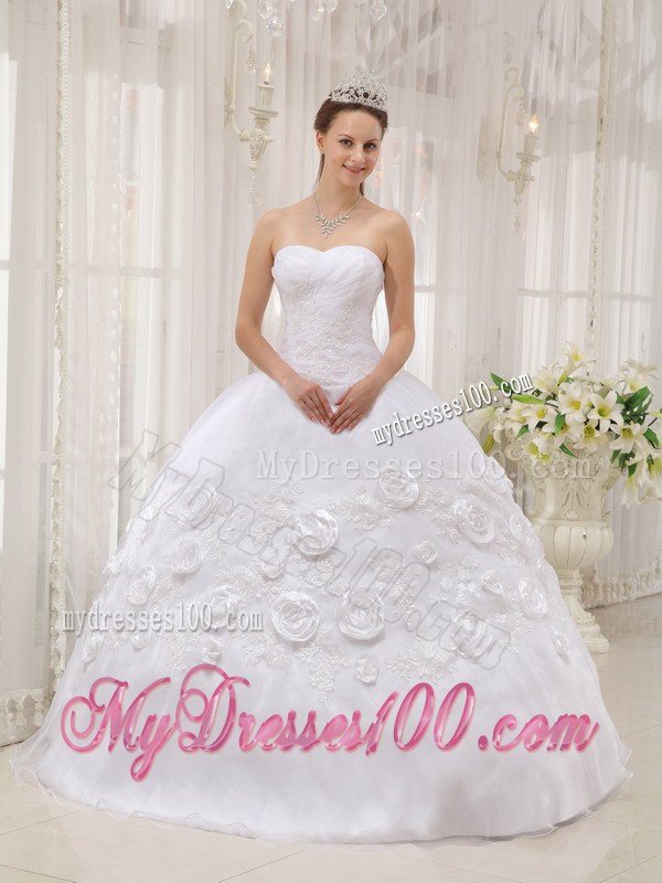 White Sweetheart Flowery Organza Sweet Sixteen Dresses with Appliques