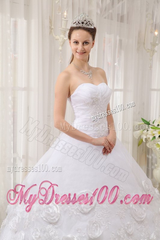 White Sweetheart Flowery Organza Sweet Sixteen Dresses with Appliques