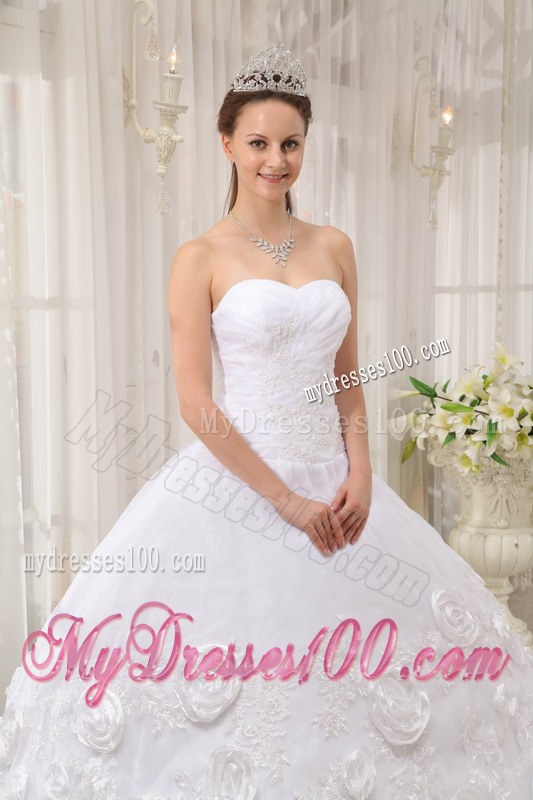White Sweetheart Flowery Organza Sweet Sixteen Dresses with Appliques