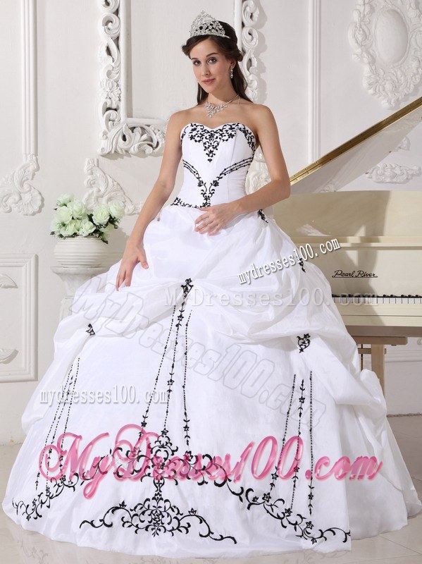 2013 White Sweetheart Taffeta Sweet 15 Dresses with Black Embroidery