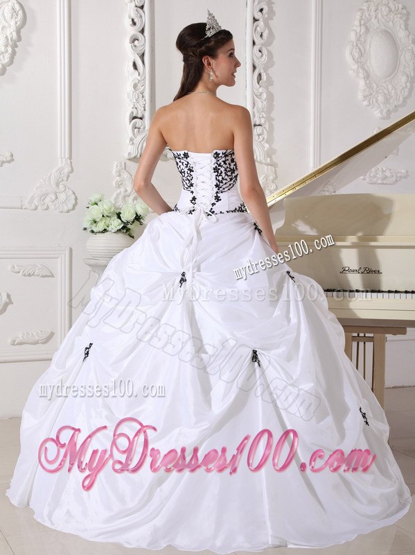 2013 White Sweetheart Taffeta Sweet 15 Dresses with Black Embroidery