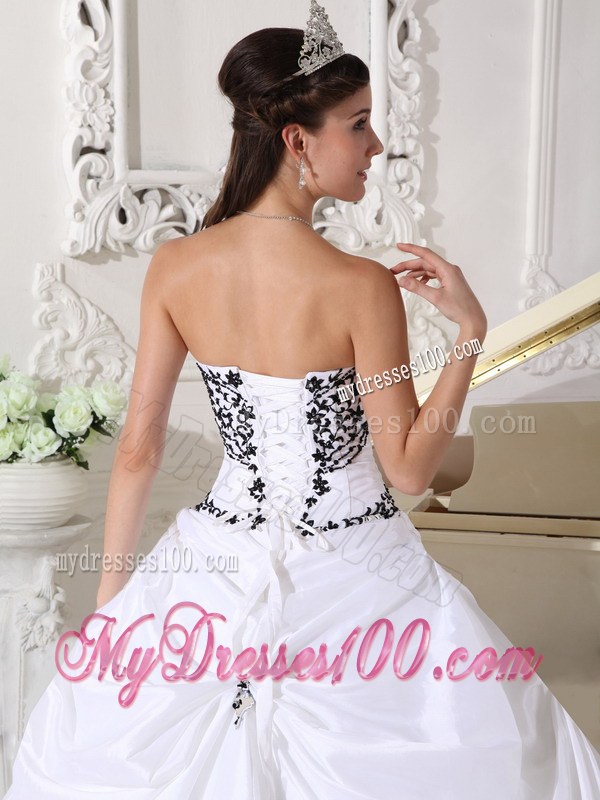2013 White Sweetheart Taffeta Sweet 15 Dresses with Black Embroidery