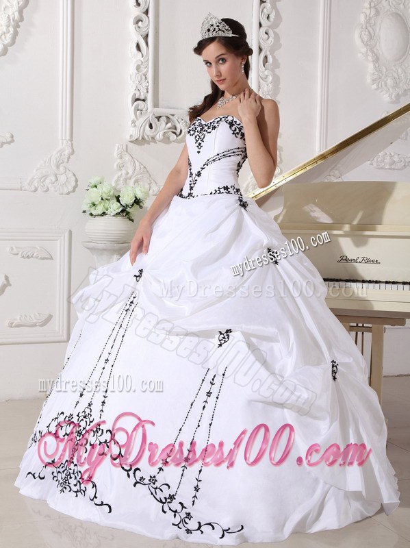 2013 White Sweetheart Taffeta Sweet 15 Dresses with Black Embroidery