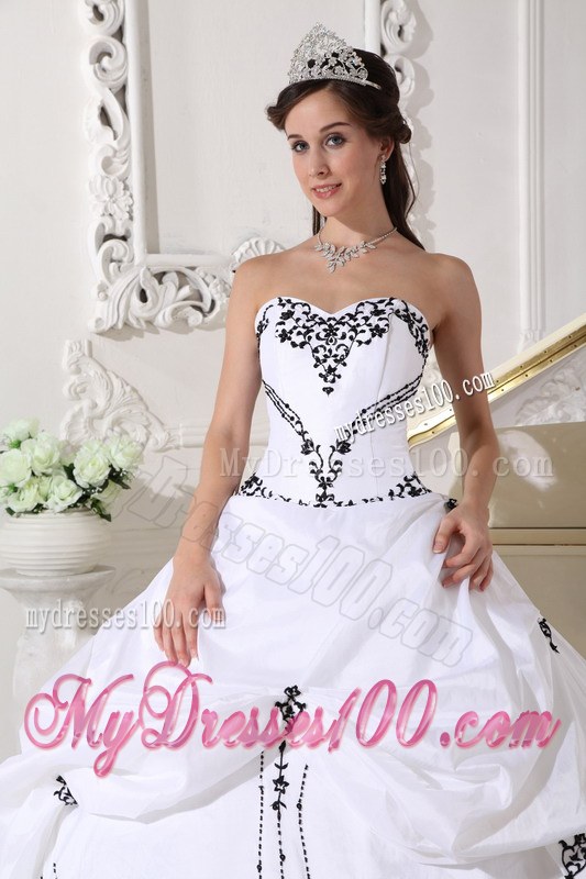 2013 White Sweetheart Taffeta Sweet 15 Dresses with Black Embroidery