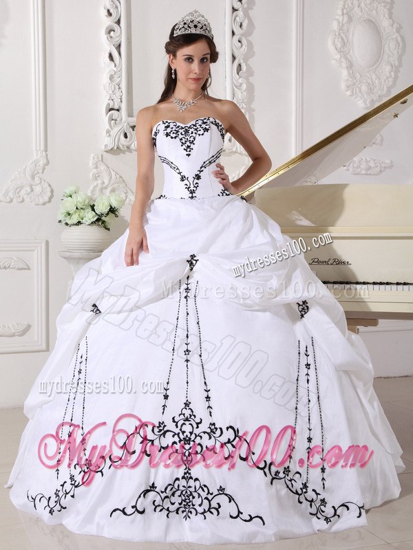 2013 White Sweetheart Taffeta Sweet 15 Dresses with Black Embroidery