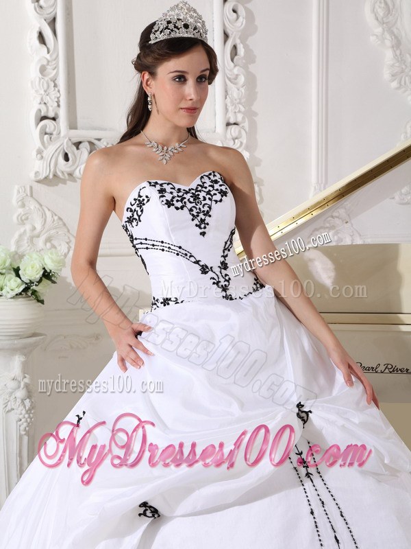 2013 White Sweetheart Taffeta Sweet 15 Dresses with Black Embroidery