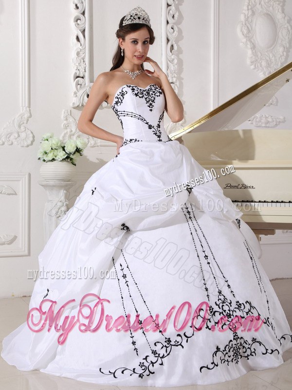 2013 White Sweetheart Taffeta Sweet 15 Dresses with Black Embroidery