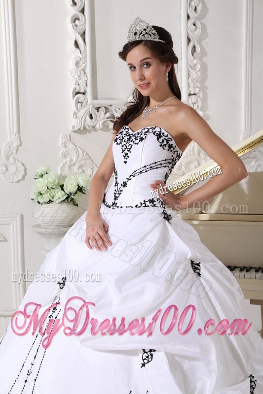 2013 White Sweetheart Taffeta Sweet 15 Dresses with Black Embroidery