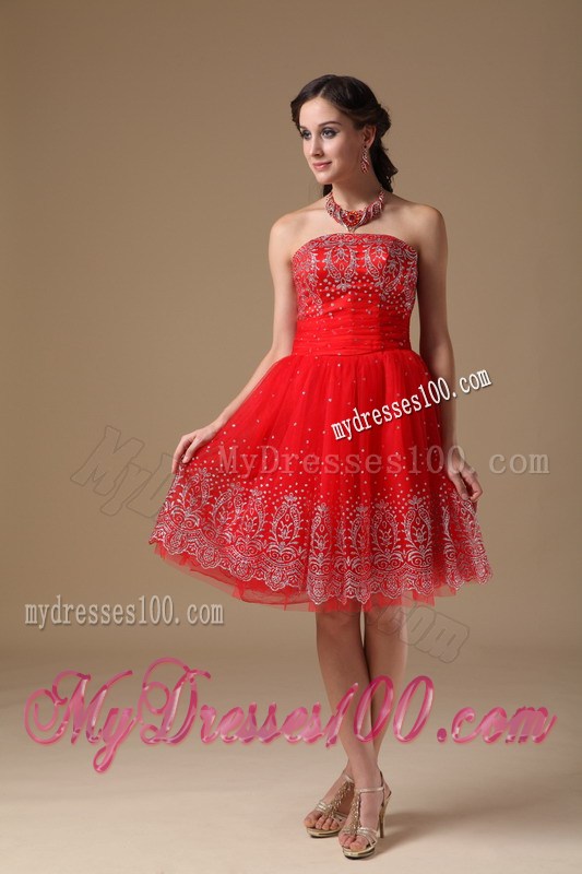 Red Knee-length Lace Prom Dress With Strapless Embroidery