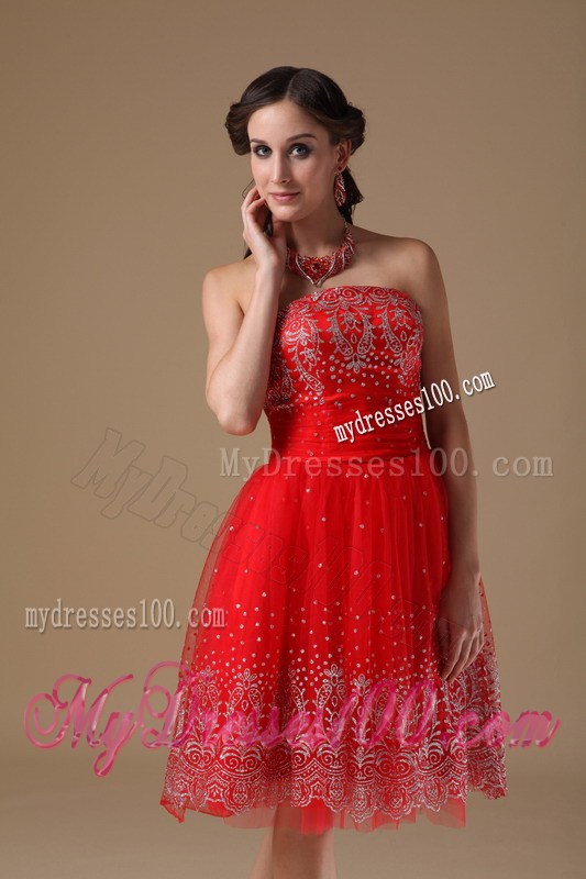 Red Knee-length Lace Prom Dress With Strapless Embroidery