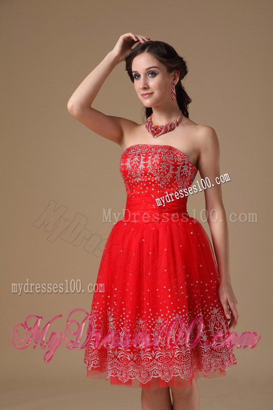 Red Knee-length Lace Prom Dress With Strapless Embroidery