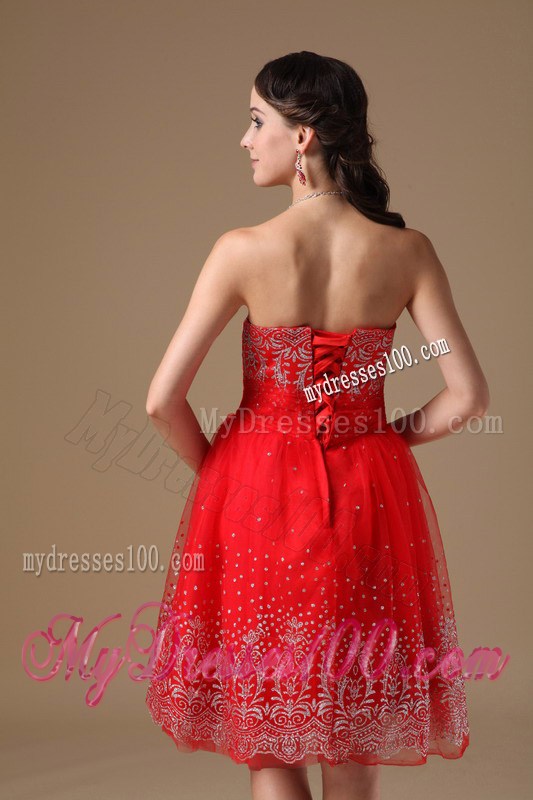 Red Knee-length Lace Prom Dress With Strapless Embroidery