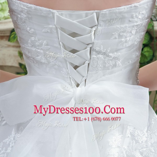 Fashionable Sweetheart Sleeveless Tulle Wedding Gowns Appliques and Bowknot Court Train Lace Up