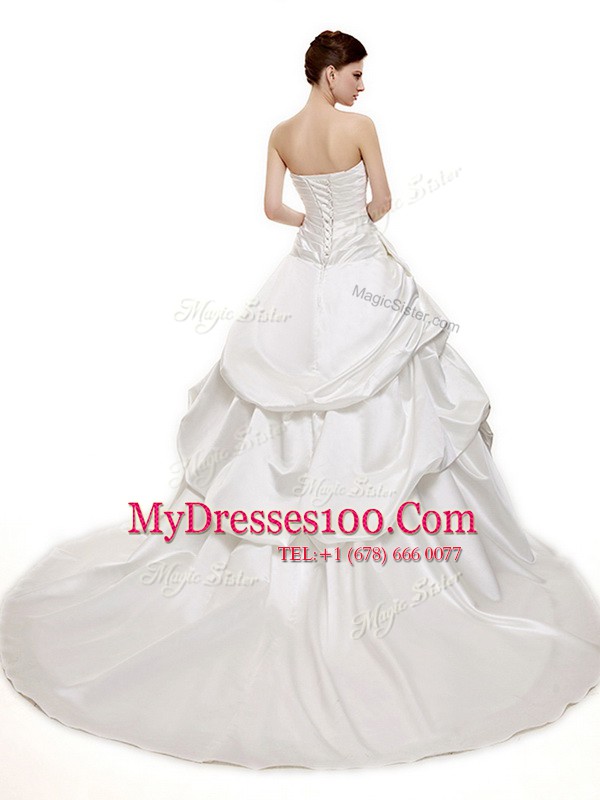 Deluxe Pick Ups With Train A-line Sleeveless White Wedding Dresses Chapel Train Lace Up