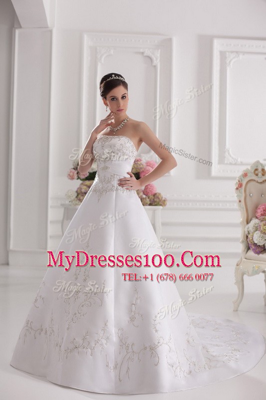 Sleeveless Embroidery Zipper Wedding Dresses with White Brush Train