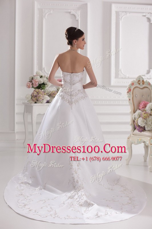 Sleeveless Embroidery Zipper Wedding Dresses with White Brush Train