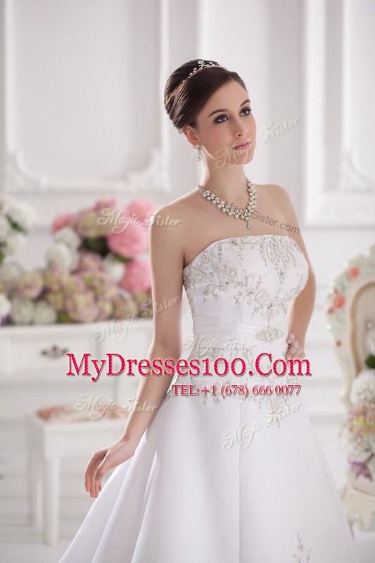 Sleeveless Embroidery Zipper Wedding Dresses with White Brush Train