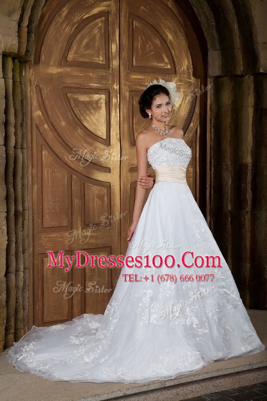 Vintage White A-line Beading and Appliques Wedding Dress Zipper Organza Sleeveless With Train