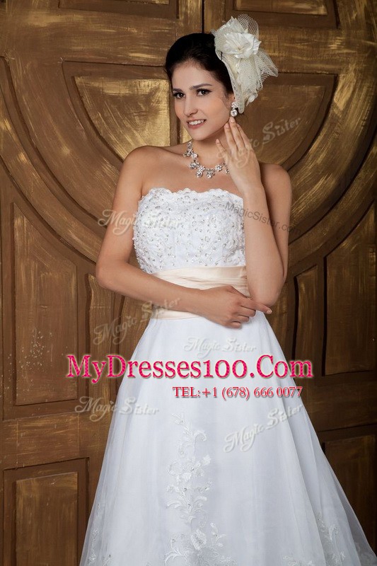 Vintage White A-line Beading and Appliques Wedding Dress Zipper Organza Sleeveless With Train