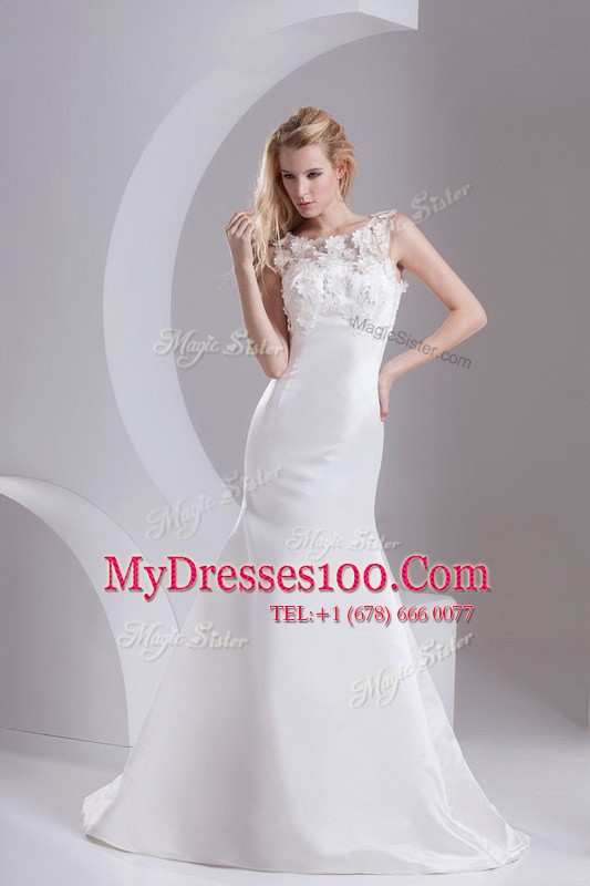 Custom Designed Sleeveless Lace Zipper Bridal Gown with White Sweep Train