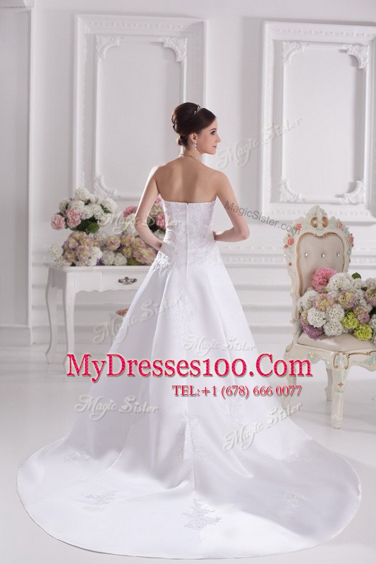 Fantastic Beading and Appliques Wedding Dresses White Zipper Sleeveless With Brush Train