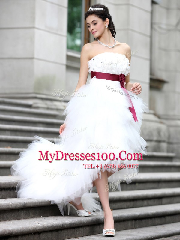 Hot Selling White Strapless Zipper Ruffles and Belt and Hand Made Flower Wedding Dresses Sleeveless