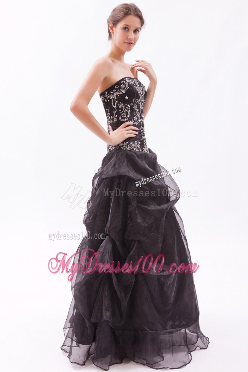 Embroidery and Organza Pick-ups Decorate Black Prom Gown