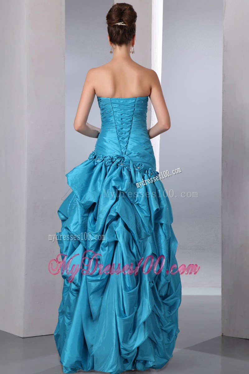 Flowers and Pick-ups Decorate Prom Dresses in Turquoise