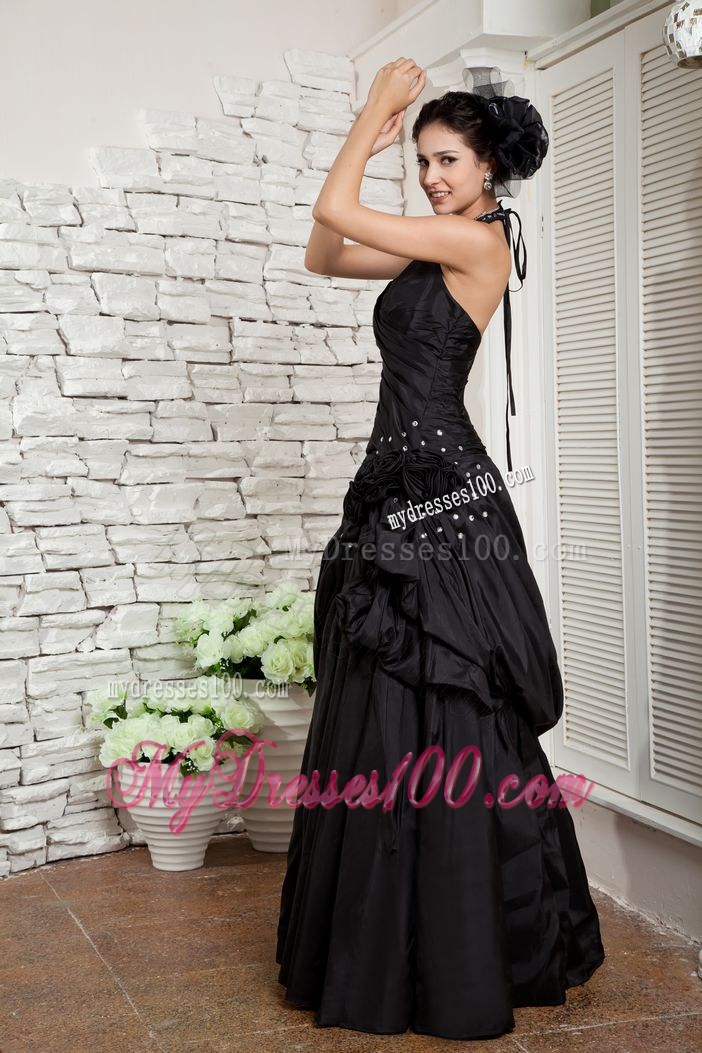 Elegant Flowers Decorate on Halter Black Dresses for Prom