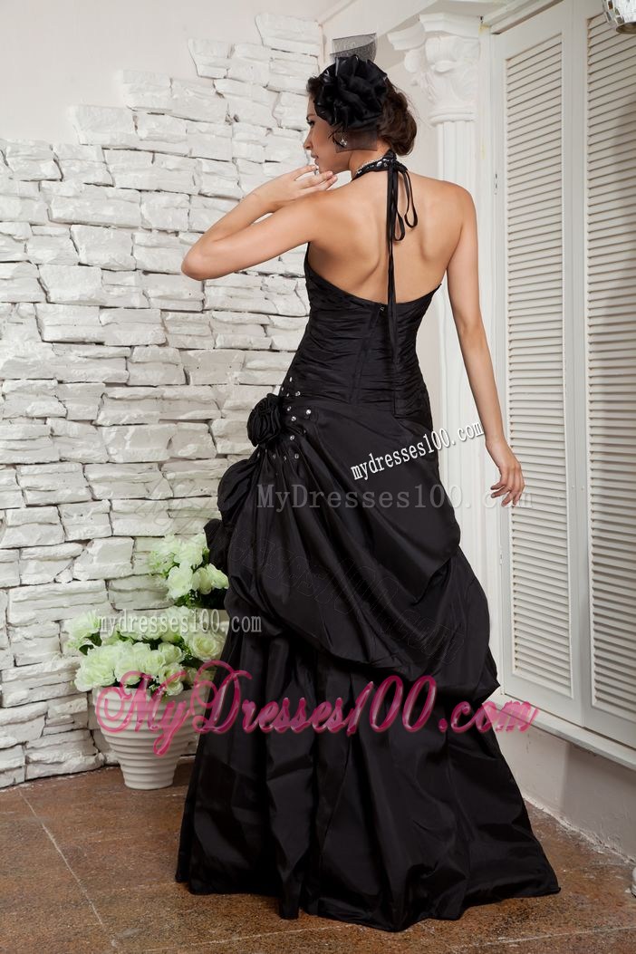 Elegant Flowers Decorate on Halter Black Dresses for Prom