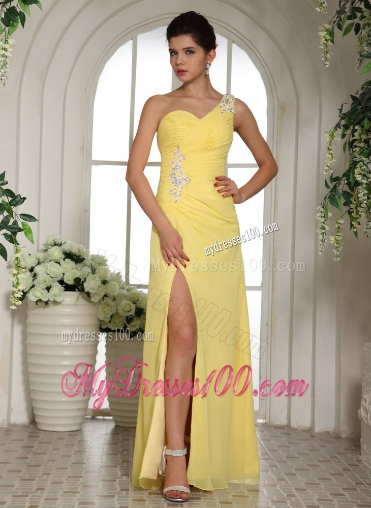 Stylish Light Yellow One Shoulder High Slit Prom Dress With Appliques