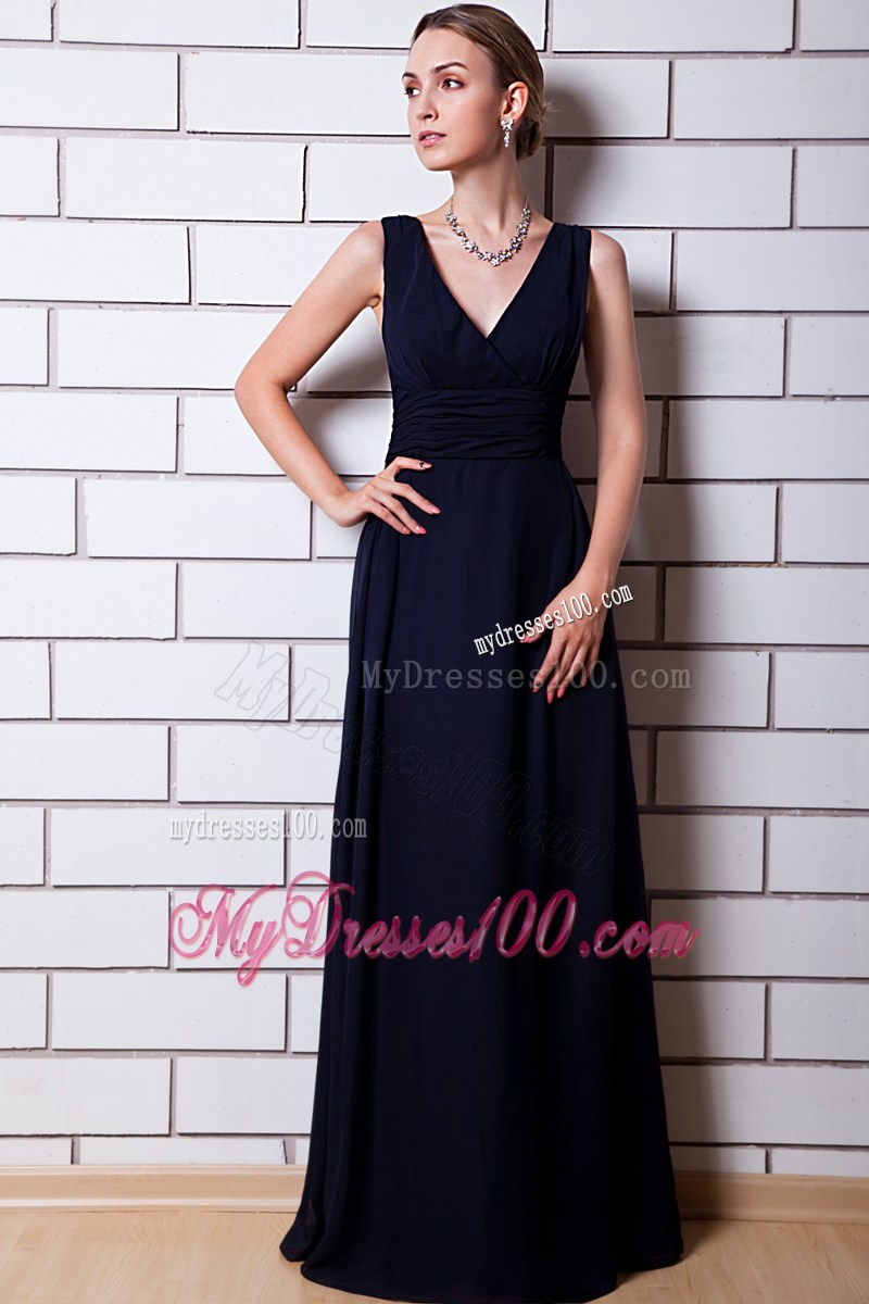 Elegant Long Black Dresses for Prom with V-neckline
