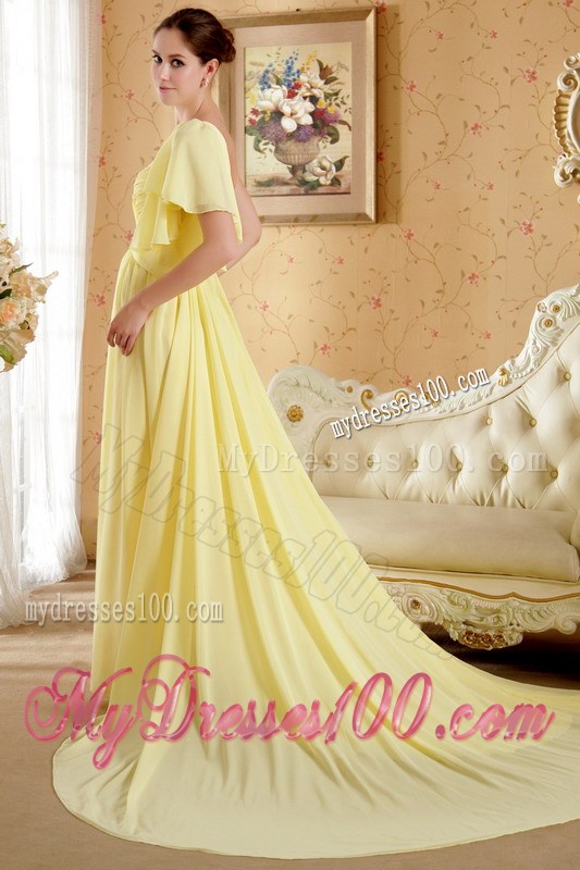 Court Yellow Column Prom Gown with Single Butterfly Sleeve