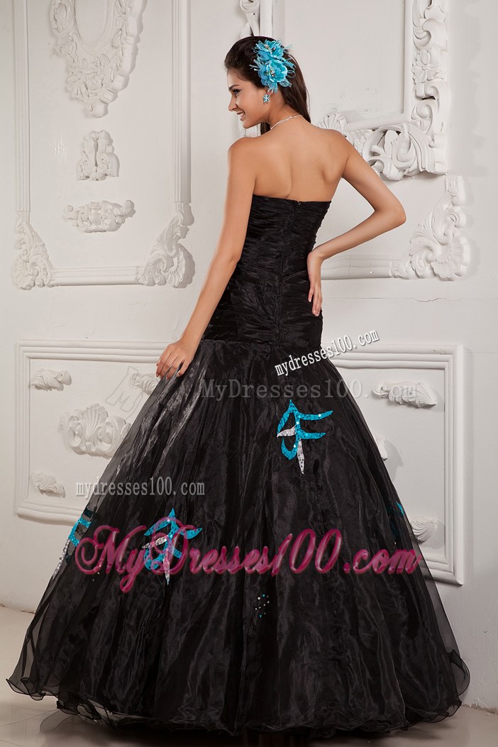 Flowers and Appliques Accent on Black Organza Prom Gown