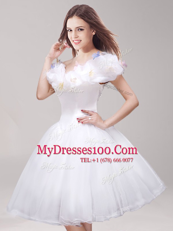 White Tulle Lace Up Off The Shoulder Sleeveless Knee Length Cocktail Dresses Appliques and Ruffles