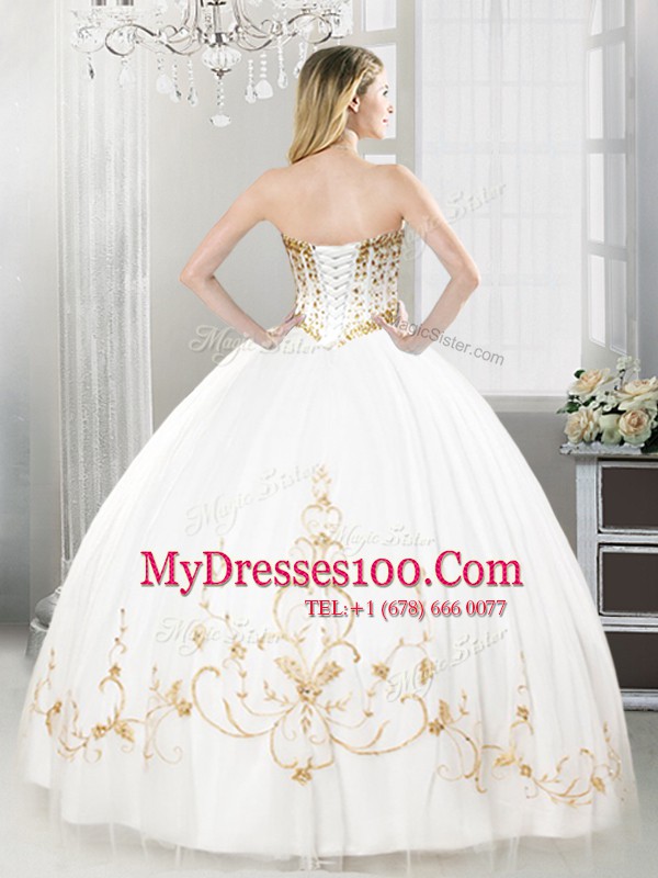 Sleeveless Tulle Floor Length Lace Up Quince Ball Gowns in White with Beading and Appliques