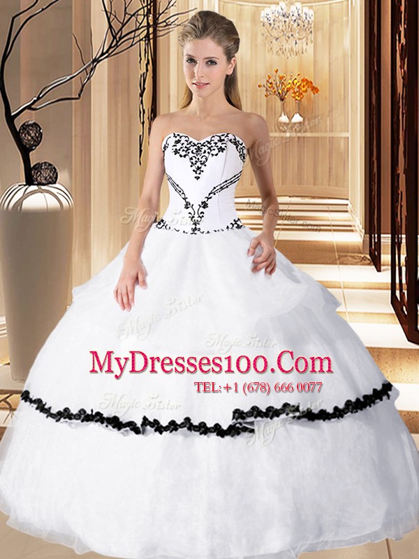 White Sweetheart Neckline Beading and Embroidery Sweet 16 Dresses Sleeveless Lace Up