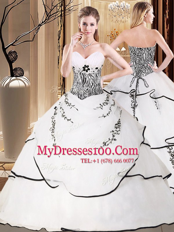 Customized White Ball Gowns Embroidery 15th Birthday Dress Lace Up Organza Sleeveless