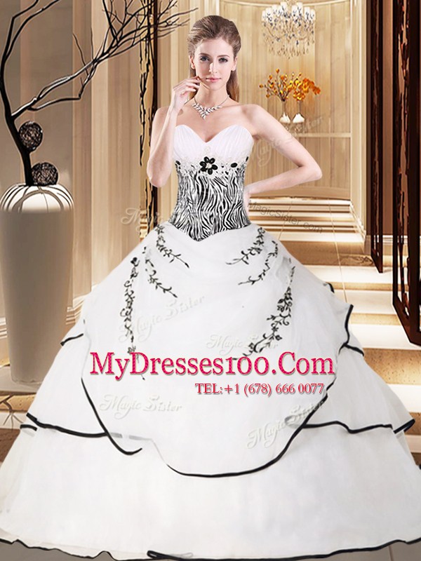 Customized White Ball Gowns Embroidery 15th Birthday Dress Lace Up Organza Sleeveless